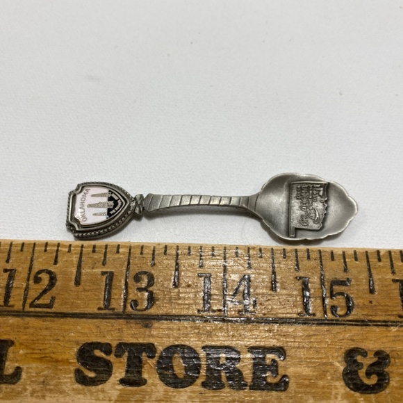 Set of Two Oklahoma State Souvenir Spoons Cowboy Hall of Fame Wagon Tulsa Pewter - Picture 12 of 12